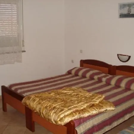 Ferienwohnung Mit Balkon Fuer Fuenf Personen Apartment Pula