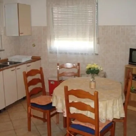 Ferienwohnung Mit Balkon Fuer Fuenf Personen