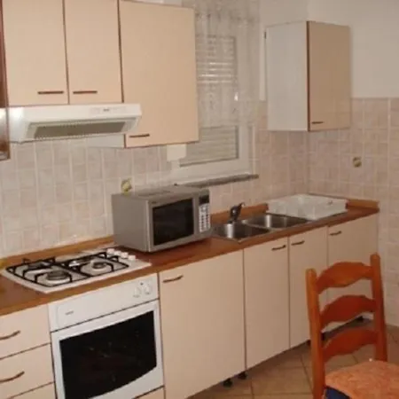 Ferienwohnung Mit Balkon Fuer Fuenf Personen Apartment Pula