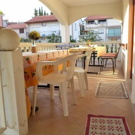 Ferienwohnung Mit Balkon Fuer Fuenf Personen *